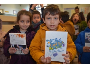 Minik Öğrenciler Ptt’ye Gelerek Sevdiklerine Mektup Gönderdi