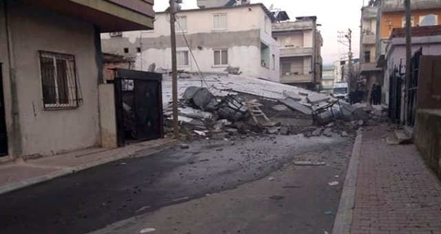 Mersin'de Çatırdama Sesleri Gelen 5 Katlı Bina Çöktü
