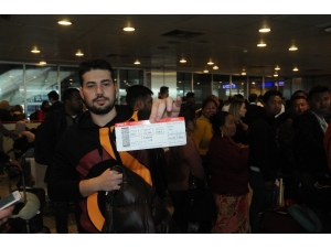 Sisten Dolayı Uçağı İptal Olan Galatasaraylı Taraftarlar Maça Yetişecek