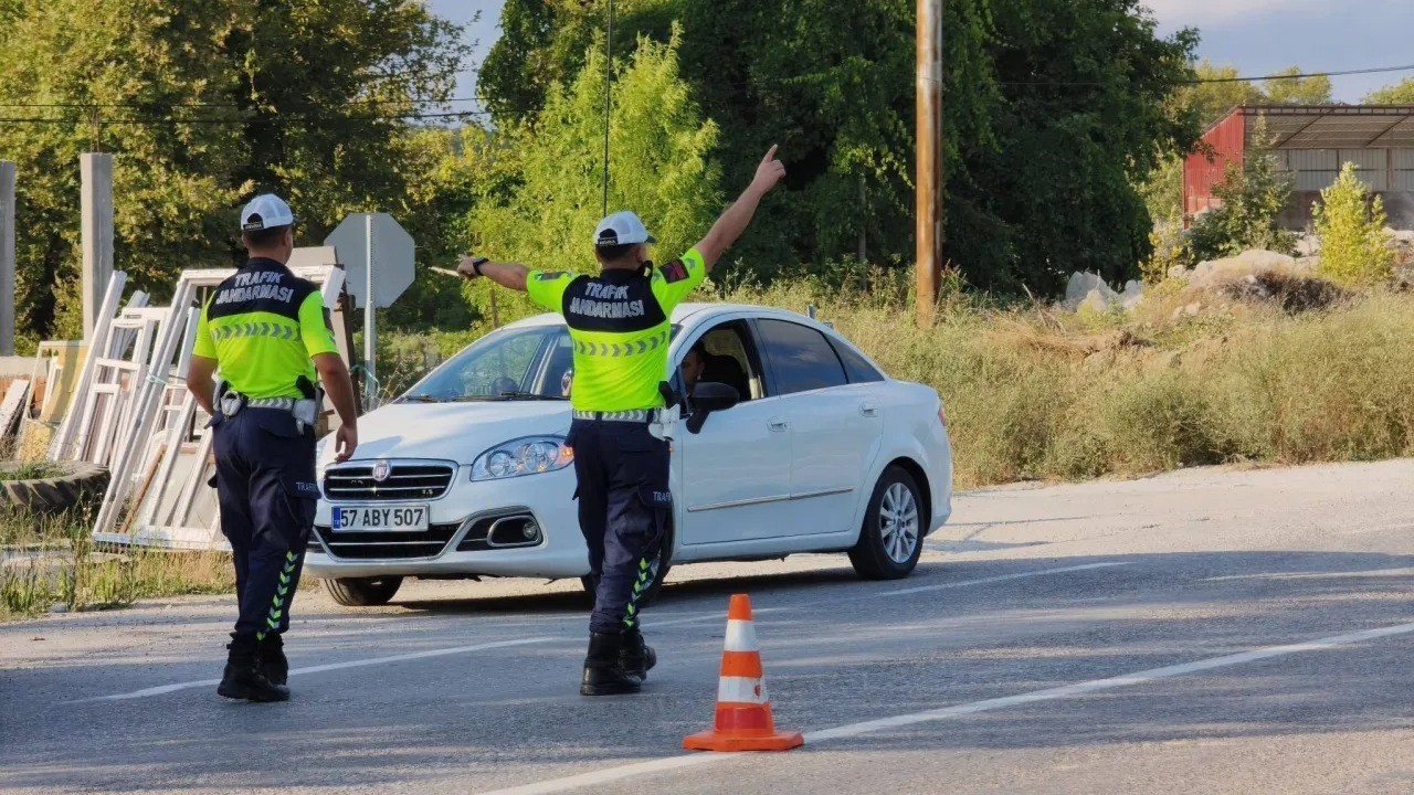 sinop-ta-jandarmadan-trafik-guvenligi-icin-7-24-denetim