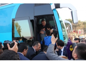 Cumhurbaşkanı Erdoğan Manisa’da Sevgi Gösterileriyle Karşılandı