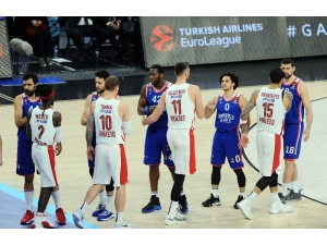 Thy Euroleague: Anadolu Efes: 75 - Olympiakos: 65