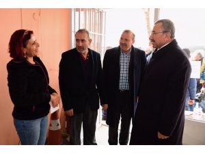 İsmail Erdem Chp Standını Ziyaret Etti