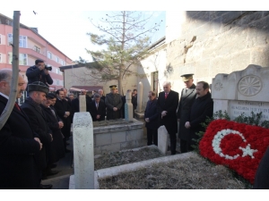 Şehit Başkan Kabri Başında Anıldı