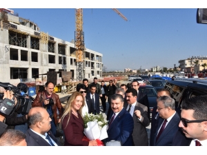 Bakan Koca, Tarsus Devlet Hastanesi İnşaatını Gezdi