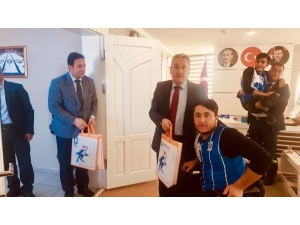 Vali Memiş Ve Taşkesenligil’e Forma