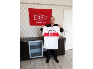 Hokey Federasyonu’ndan Burhan Gül’e Milli Takım Forması