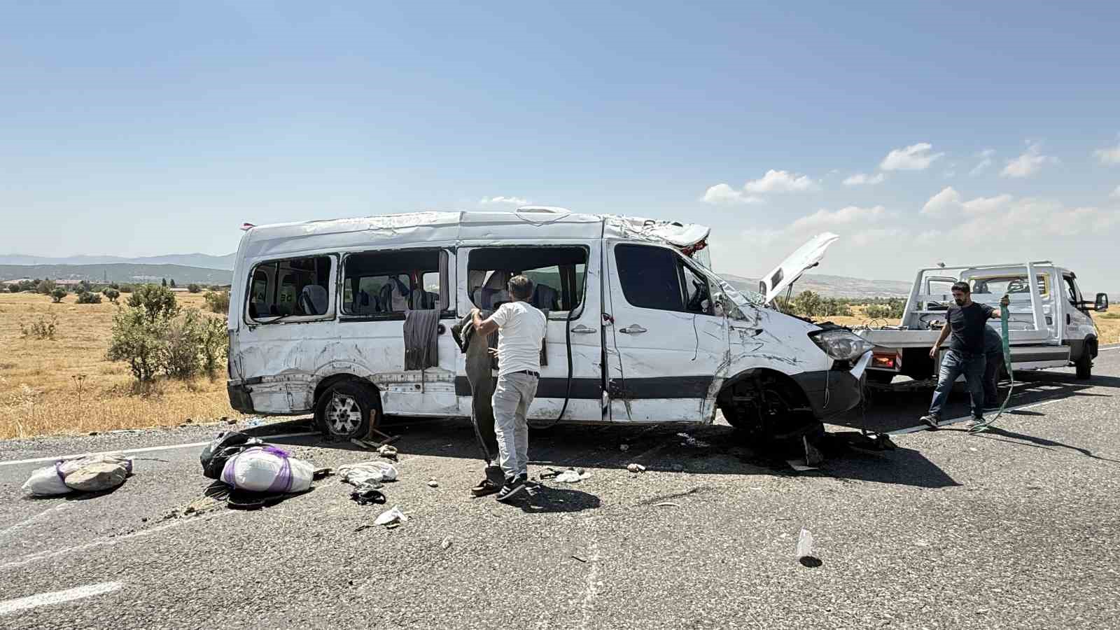 diyarbakir-da-minibus-kazasinda-olu-sayisi-5-e-yukseldi