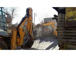 Metruk Binaların Yıkımına Devam Ediliyor