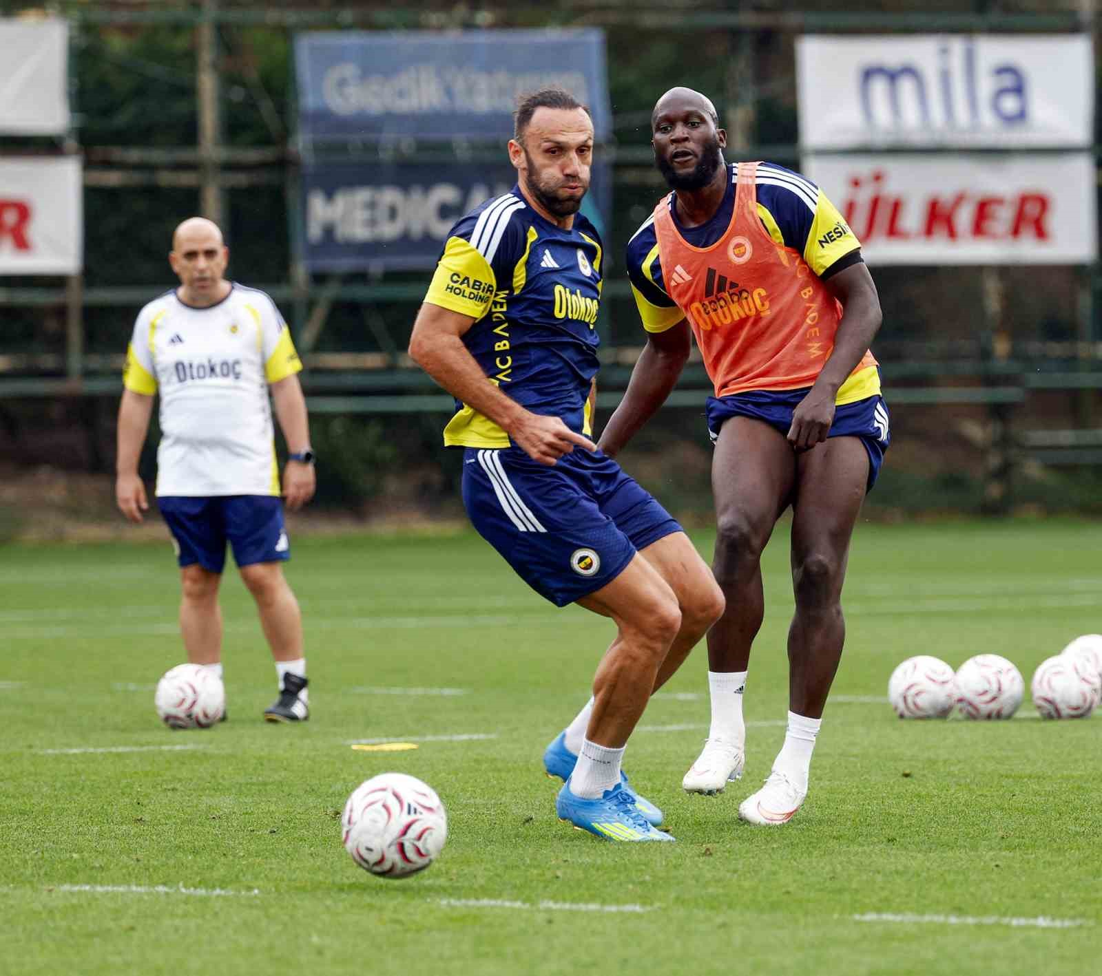 romelu-lukaku-fenerbahce-ile-ilk-antrenmanina-cikti