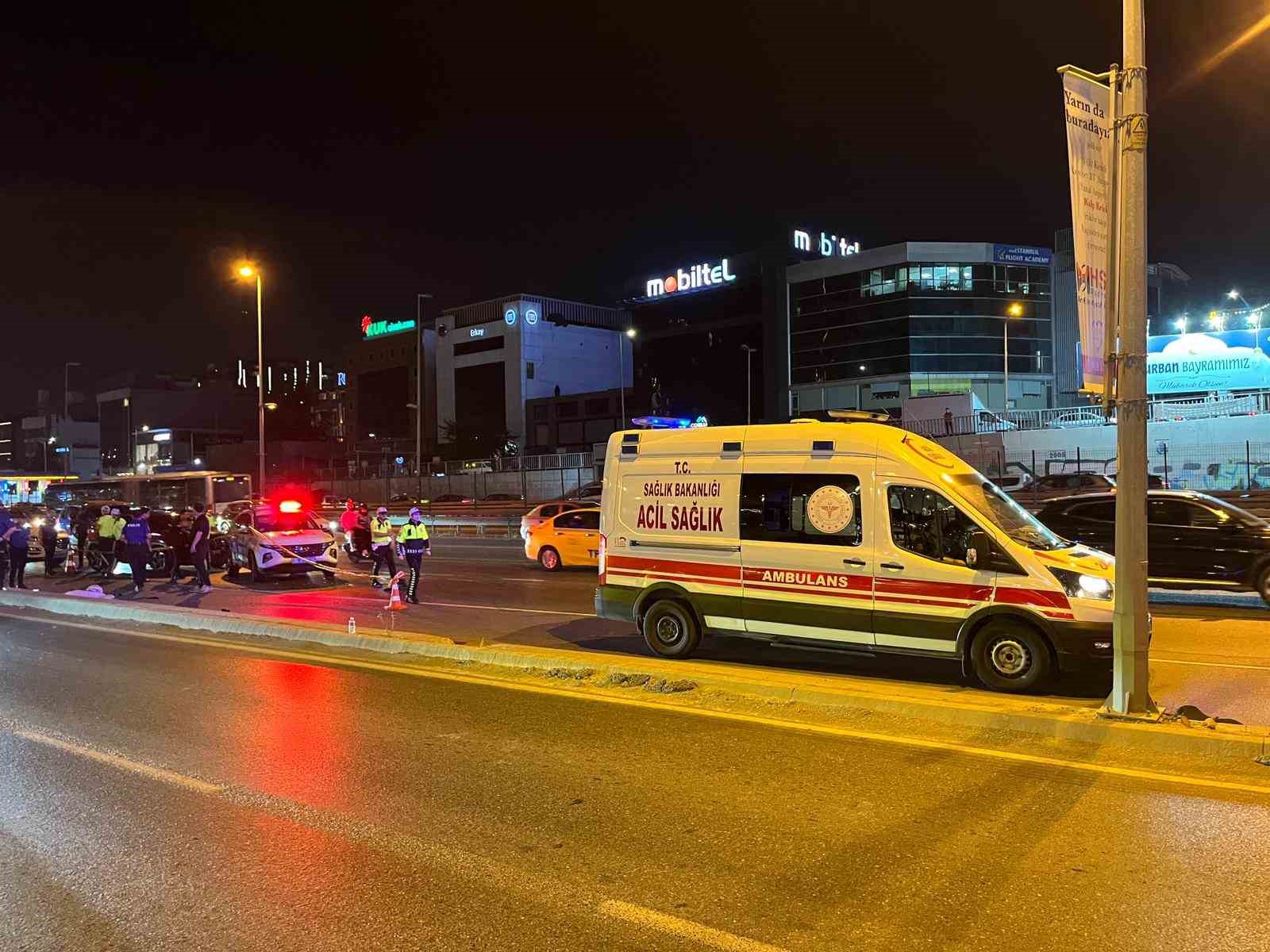 bakirkoy-e5-te-kontrolden-cikan-motosiklet-direge-carpti-2-olu