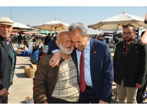 Başkan Akkaya’dan Pazar Esnafına Ziyaret