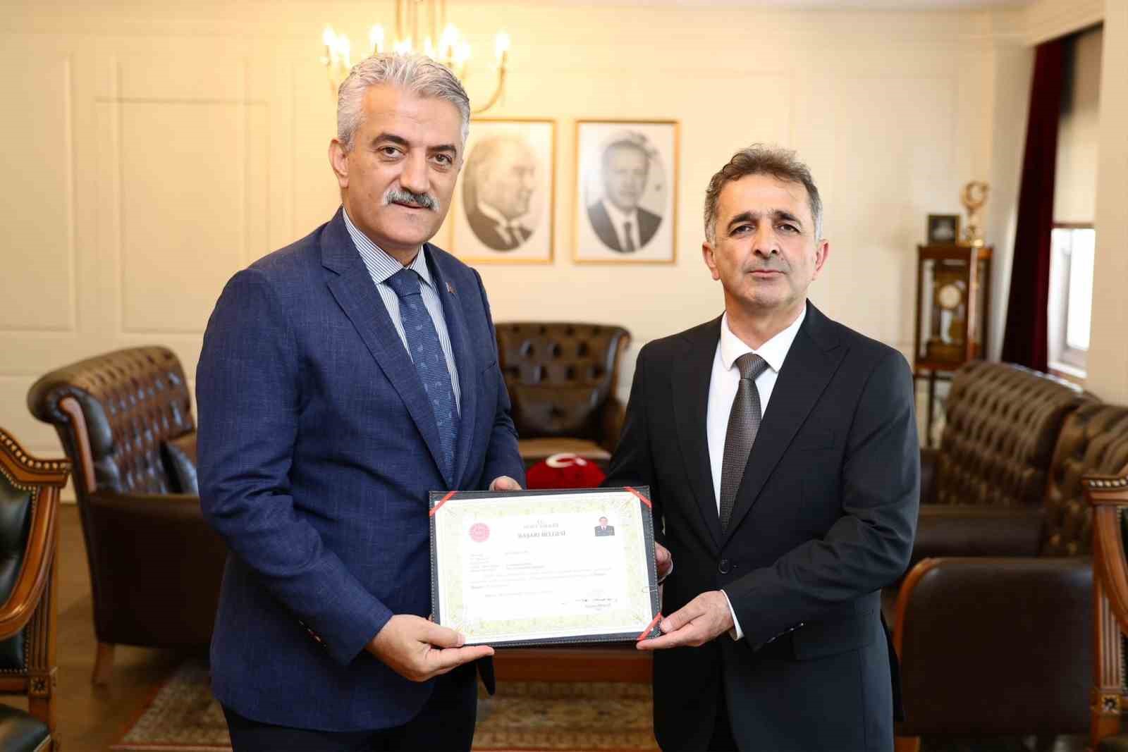 tuggeneral-mustafa-tetik-e-basari-belgesi