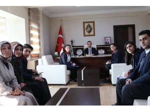 Öğrenciler, Kaymakam Vardar İle Röportaj Yaptı