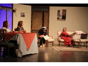 Aydın Büyükşehir Belediyesi Şehir Tiyatrosu Kursiyerleri Seyirci Karşısına Çıktı