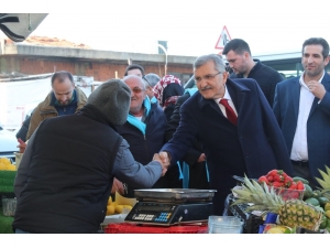 Murat Aydın Pazara Girdi Vatandaşlara Muz Ve Portakal Dağıttı