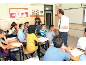 Milli Eğitim Müdürü Eryiğit Hayata Geçirdiği Projelerle Taktir Topluyor