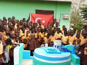 Türk Bayraklarıyla Gana’da Su Kuyusu Açılması Sosyal Medyayı Salladı