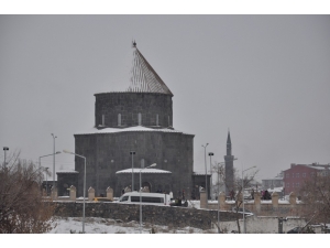 Kars Ziyaretçi Akınına Uğruyor