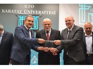 Prof. Dr. Osman Okka’ya 50. Yıl Plaketi