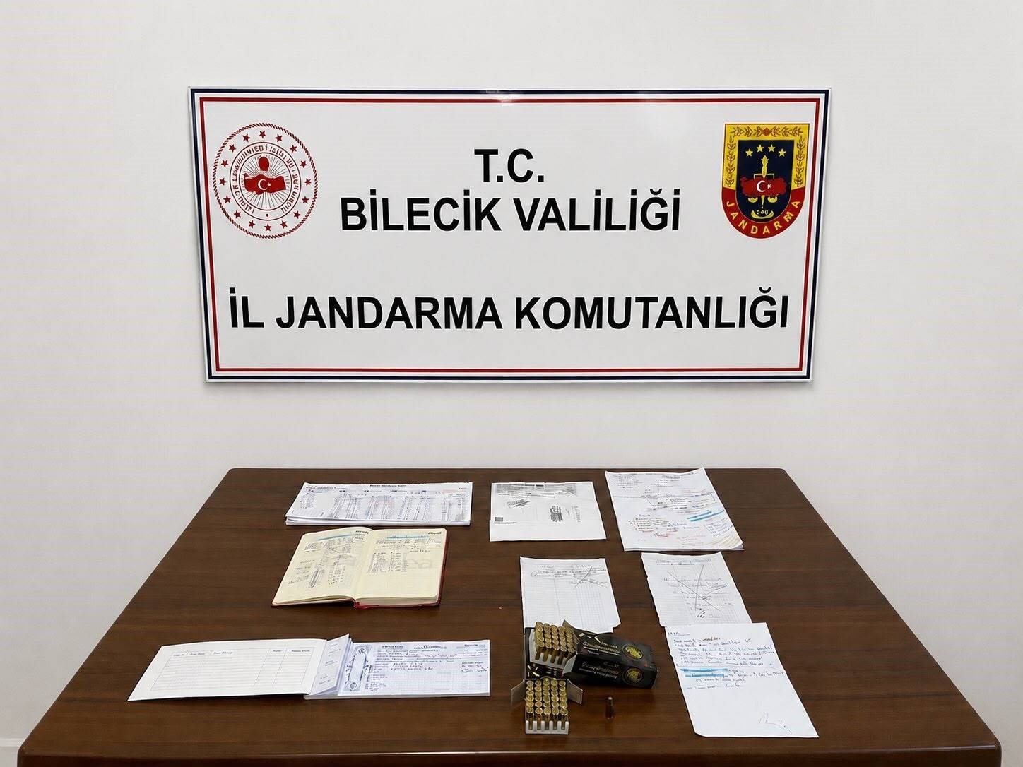 bilecik-te-tefecilik-operasyonu-cok-sayida-yaprak-senet-karnesi-ele-gecirildi
