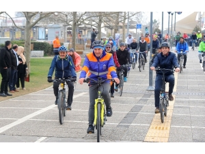 10 Kilometre Bisiklet Süren Soyer’den Bisikletlilere Müjde
