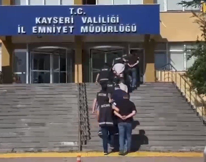 kayseri-de-sigara-kacakcilarina-operasyon-4-gozalti