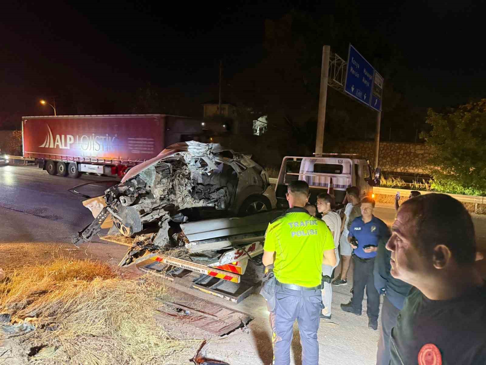 aracin-motorunun-firlayip-barakaya-girdigi-kazada-surucu-hayatini-kaybetti