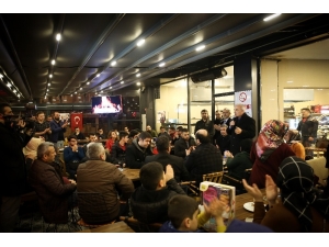 Yıldırım, Kafede Gençlerle Buluştu