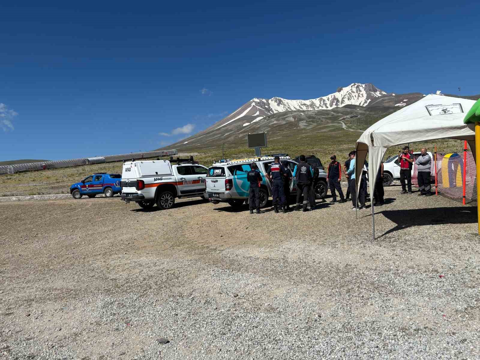 erciyes-te-rahatsizlanarak-mahsur-kalan-3-kisi-kurtarildi