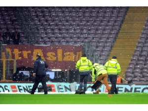 Türk Telekom Stadyumu’nda Çatı Temizliği