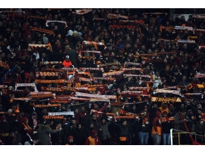 Spor Toto Süper Lig: Galatasaray: 0 - Akhisarspor: 0 (Maç Devam Ediyor)