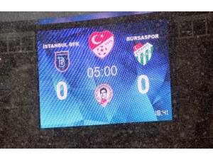 Spor Toto Süper Lig: Medipol Başakşehir: 2 - Bursaspor: 0 (İlk Yarı)