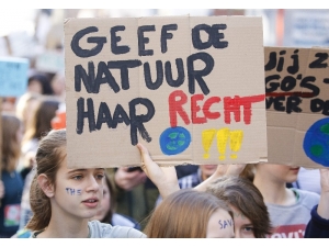 Belçika’da 10 Bin Kişi İklim İçin Yürüdü