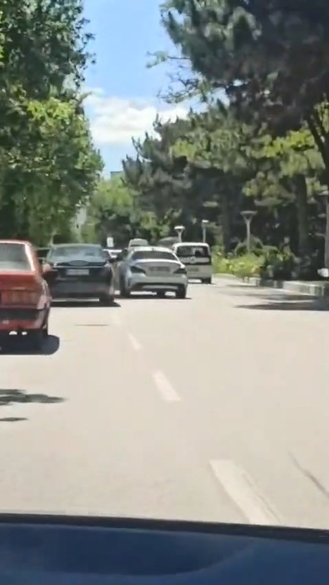 elazig-da-tehlikeli-serit-degistiren-surucuye-ceza