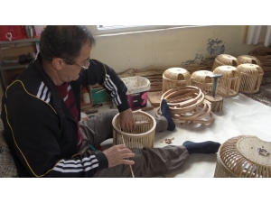 Batmanlı Usta, Keklik Kafesi Yaparak Geçimini Sağlıyor