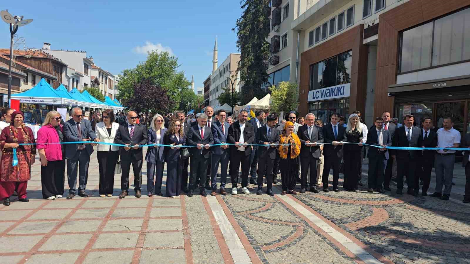 edirne-de-hayat-boyu-ogrenme-haftasi-kutlandi-kursiyerler-1-yillik-emeklerini-gorucuye-cikardi