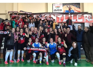 Van Büyükşehir Belediyespor Kadın Voleybol Takımı Play-off’ta