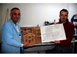 İşitme Engelli Oğlunun Çizdiği Hayalleri Gerçekleştiriyor