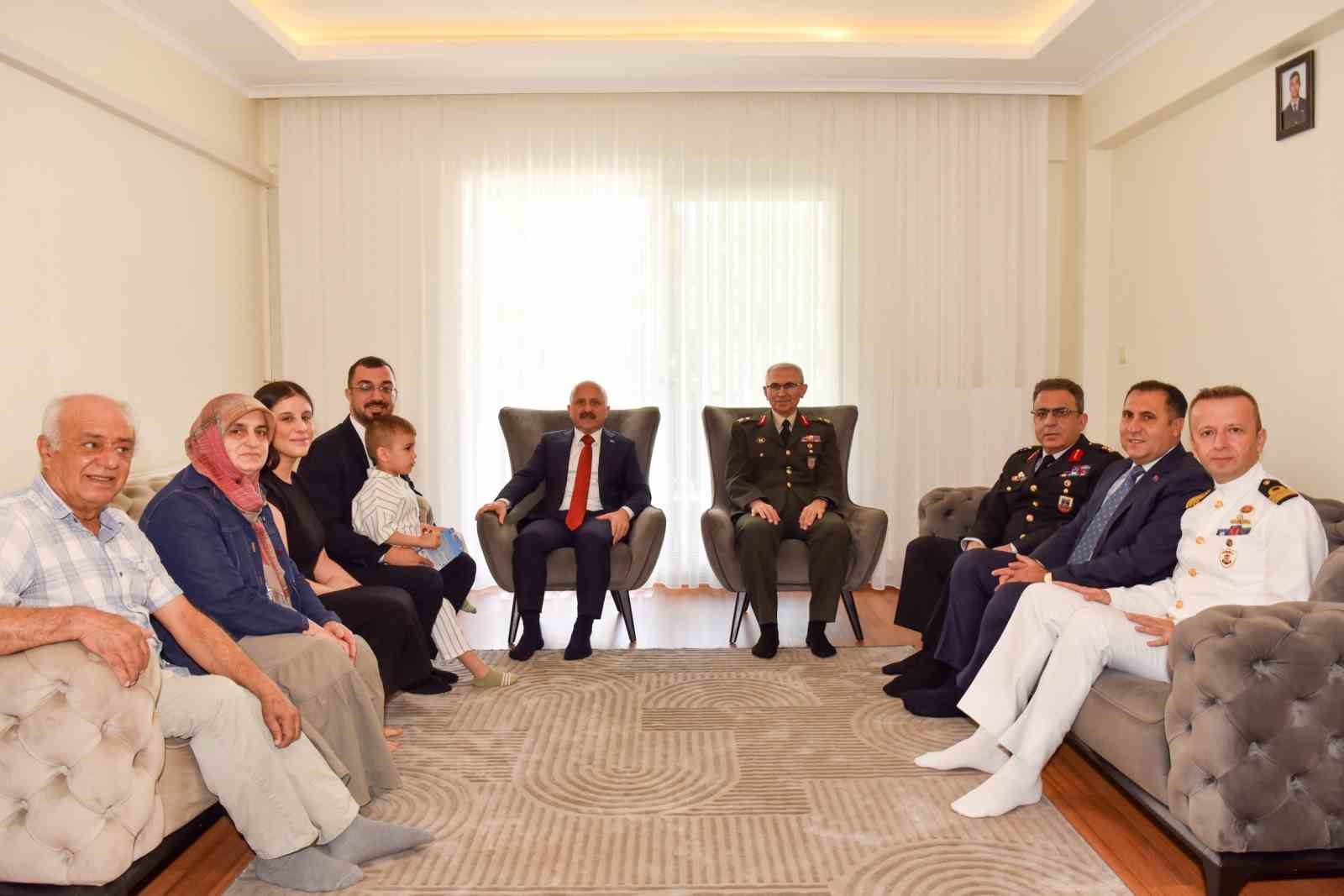 aydin-valisi-varol-gazi-cakir-ve-ailesiyle-bir-araya-geldi