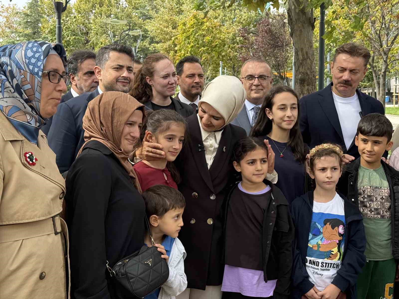 aile-ve-sosyal-hizmetler-bakani-goktas-turkiye-yuzyili-bulusmalari-kapsaminda-esnaf-ve-vatandaslarla-bir-araya-geldi