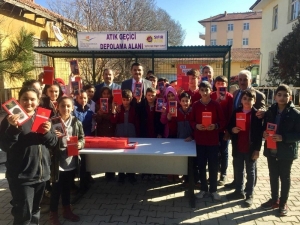 Pet Şişe Getiren Öğrenciye Kitap