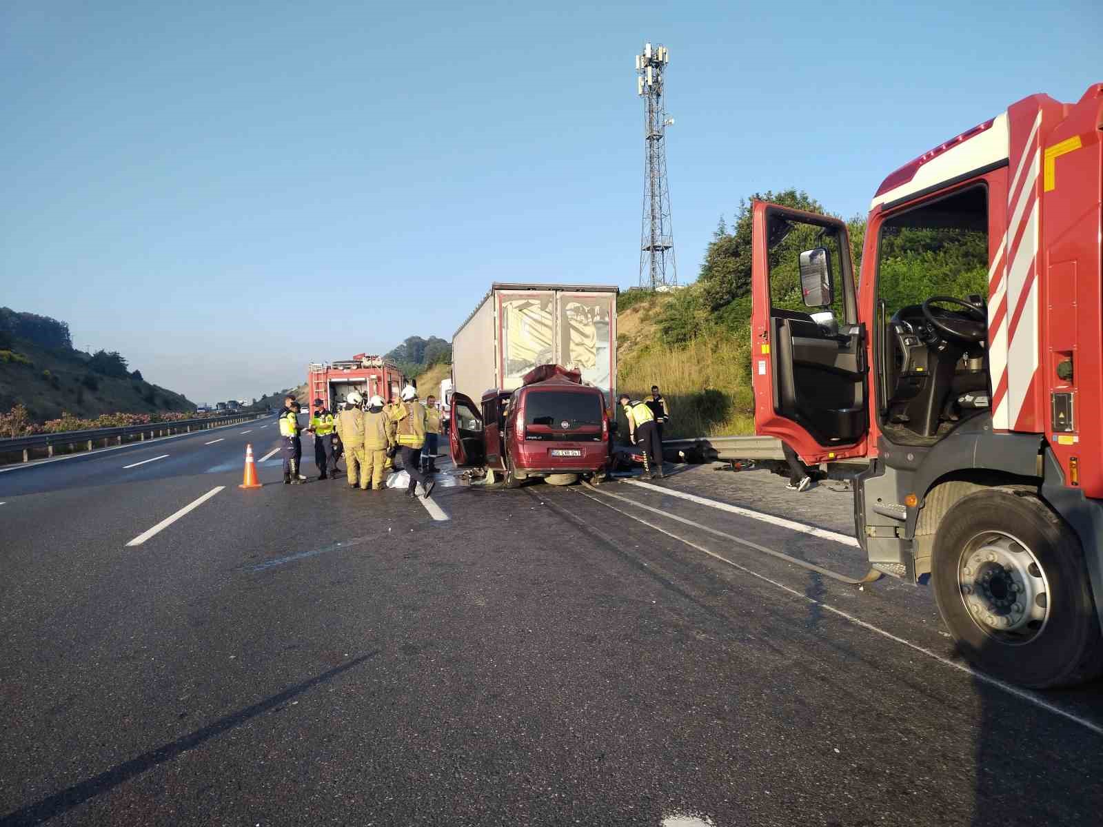 kuzey-marmara-otoyolu-nda-feci-kaza-1-i-bebek-3-kisi-hayatini-kaybetti