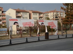 Chp’li Gökçe’den Afiş Tepkisi