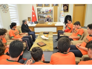 Şampiyonlardan Başkan Öztürk’e Ziyaret