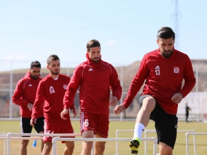 Hakan Keleş: "Bursaspor’un İçerideki Coşkusuna Karşılık Verirsek Puanla Döneriz"