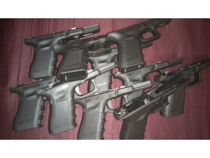 Vücuduna Yapıştırdığı Tabanca Parçalarını Türkiye’ye Sokmak İstedi