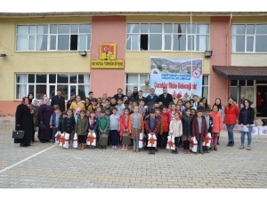 Akseki’de Öğrencilere Ayakkabı Yardımı