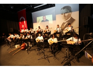 Bağlama Çalan Kursiyerler Ustalara Taş Çıkarttı