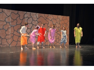 Çocuklar Tiyatro Oyunları İle Buluştu